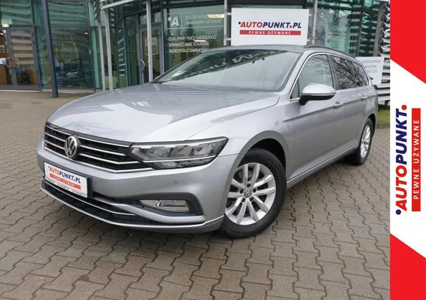 volkswagen passat białystok Volkswagen Passat cena 88900 przebieg: 127276, rok produkcji 2019 z Białystok
